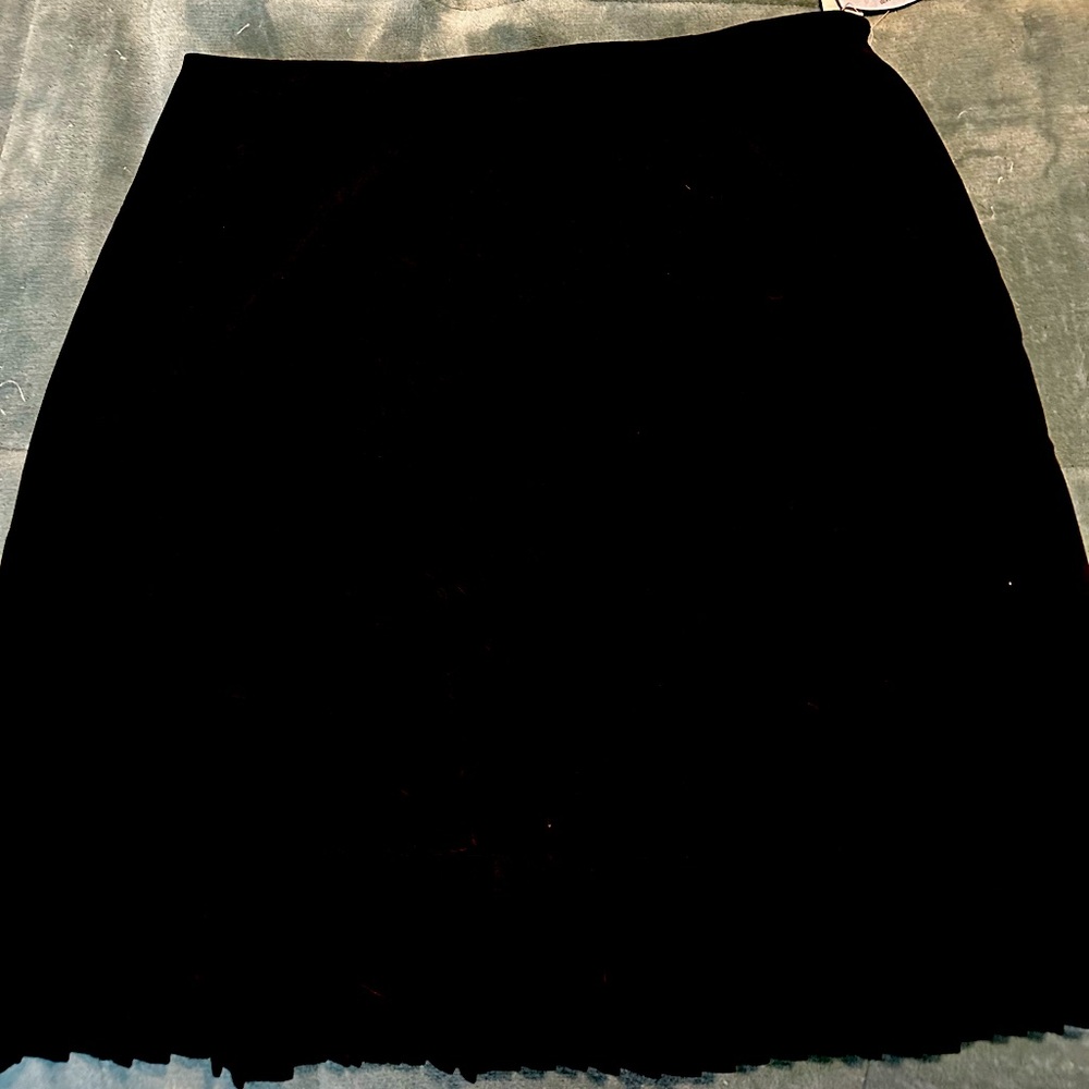 NWT Women’s Larry Levine Black Skirt